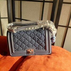 Chic Quilted Crossbody Bag in Navy